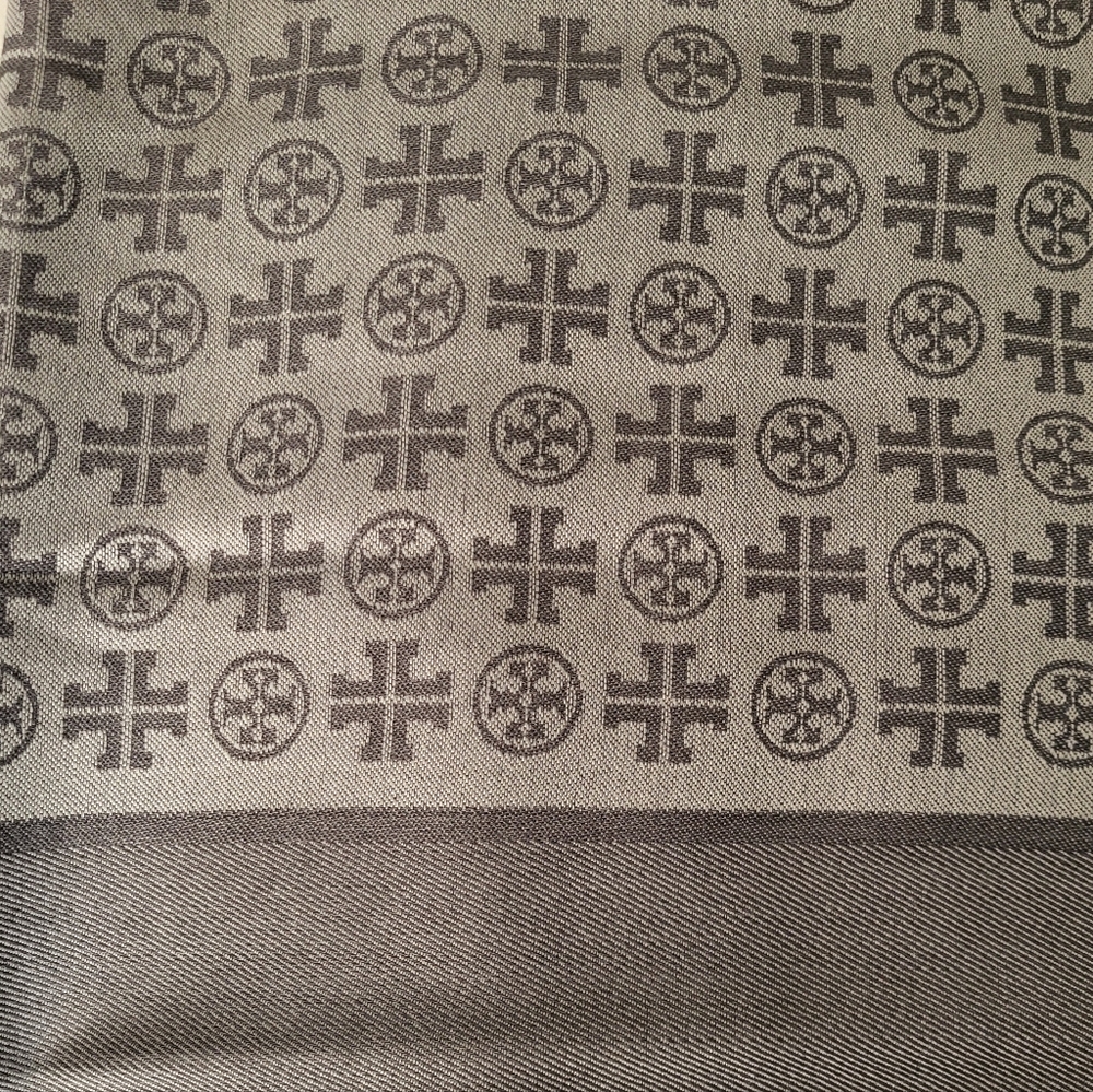 Tory Burch Traveler Logo Jacquard Wool & Silk Scarf / Shawl / Wrap - Picture 5 of 7